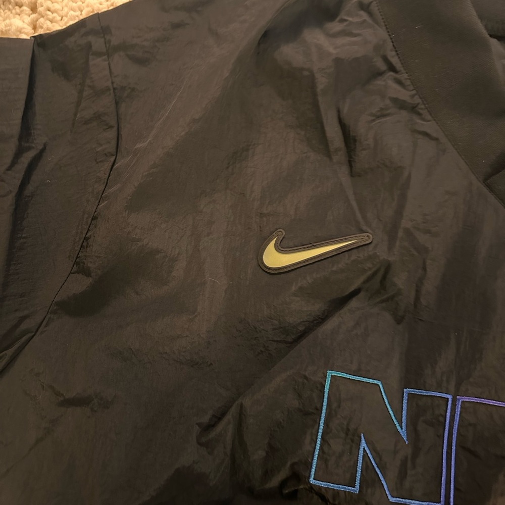 Women’s NBA Black Loose Fit Windbreaker Pullover - Picture 6 of 7